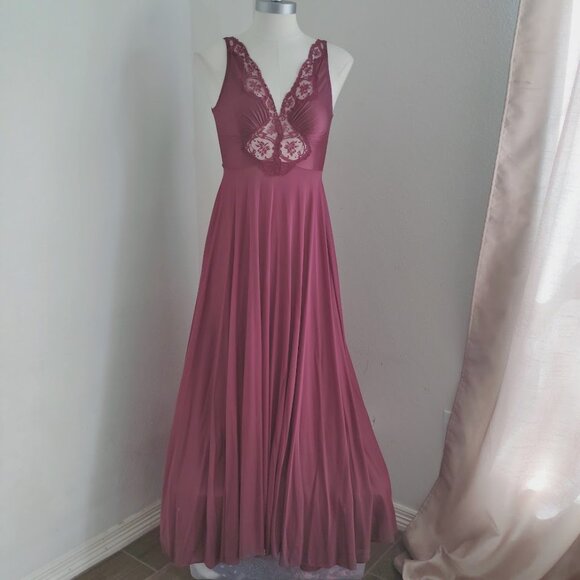 VTG 80s Olga Body Silk Burgundy Nylon & Lace Full Sweep Nightgown Size P Petite - Picture 1 of 12